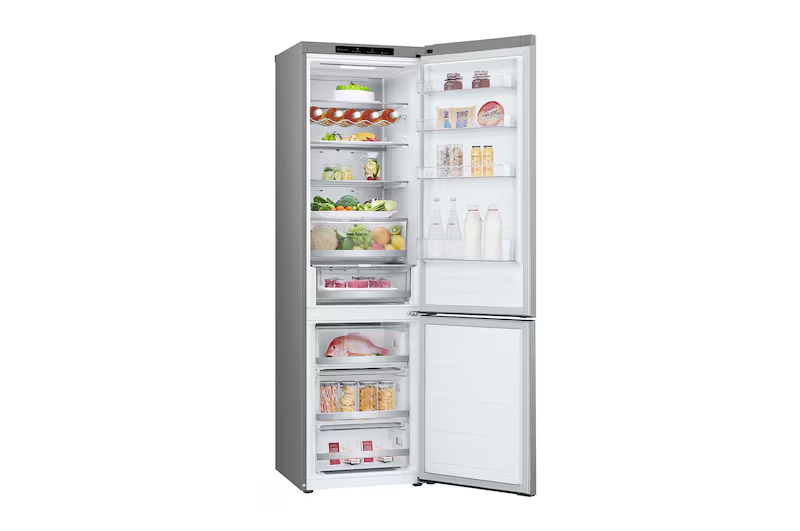 Frigorífico Combi con compartimento superior del frigorífico y cajón congelador inferior extraíble, con puertas y cajón abiertos.