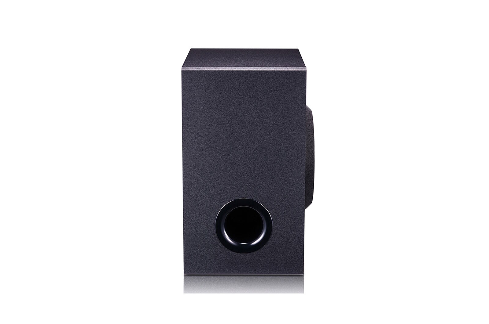LG Barra de sonido LG SQC1 con 160W de potencia y 2.1 canales. Sonido envolvente Dolby Digital con bajos potentes. Conectividad Bluetooth, USB y entrada óptica. Completa tu televisor , SQC1
