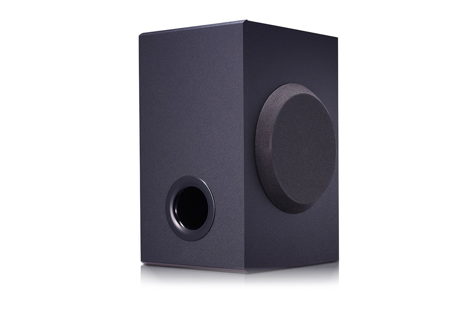 LG Barra de sonido LG SQC1 con 160W de potencia y 2.1 canales. Sonido envolvente Dolby Digital con bajos potentes. Conectividad Bluetooth, USB y entrada óptica. Completa tu televisor , SQC1