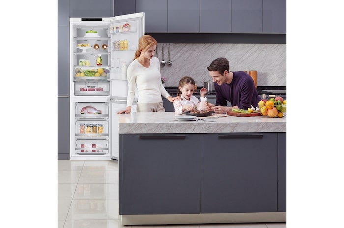 LG Frigorífico Combi 1,86m, Clasificación C , capacidad de 374l, Blanco, serie 700, GBB71SWVCN1