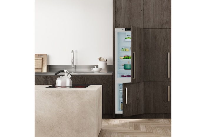 LG Frigorífico Combi Integrable  1,77m, Clasificación energética E,capacidad de 242l, No frost - Integrable, GNM12VWHN