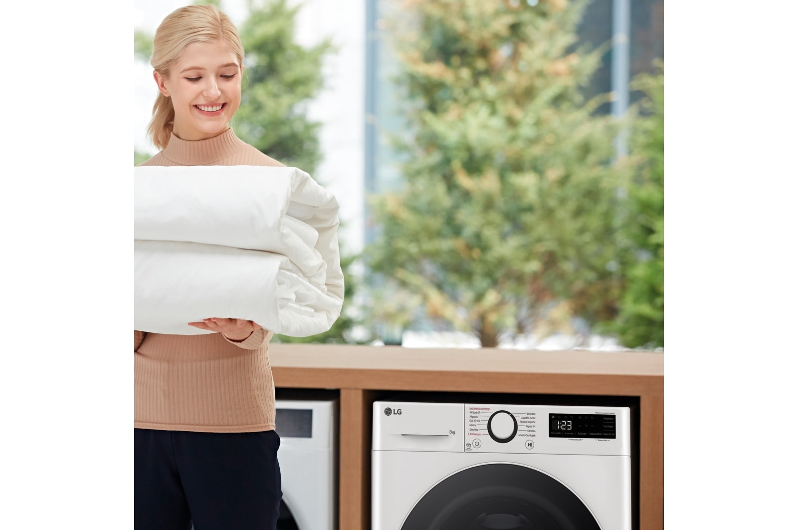 LG Outlet Lavadora inteligente AI Direct Drive, Vapor, 8kg , 1200rpm Un 10% más eficiente que A, Serie fondo especial 500, F2WR5S08A0W.OUTLET