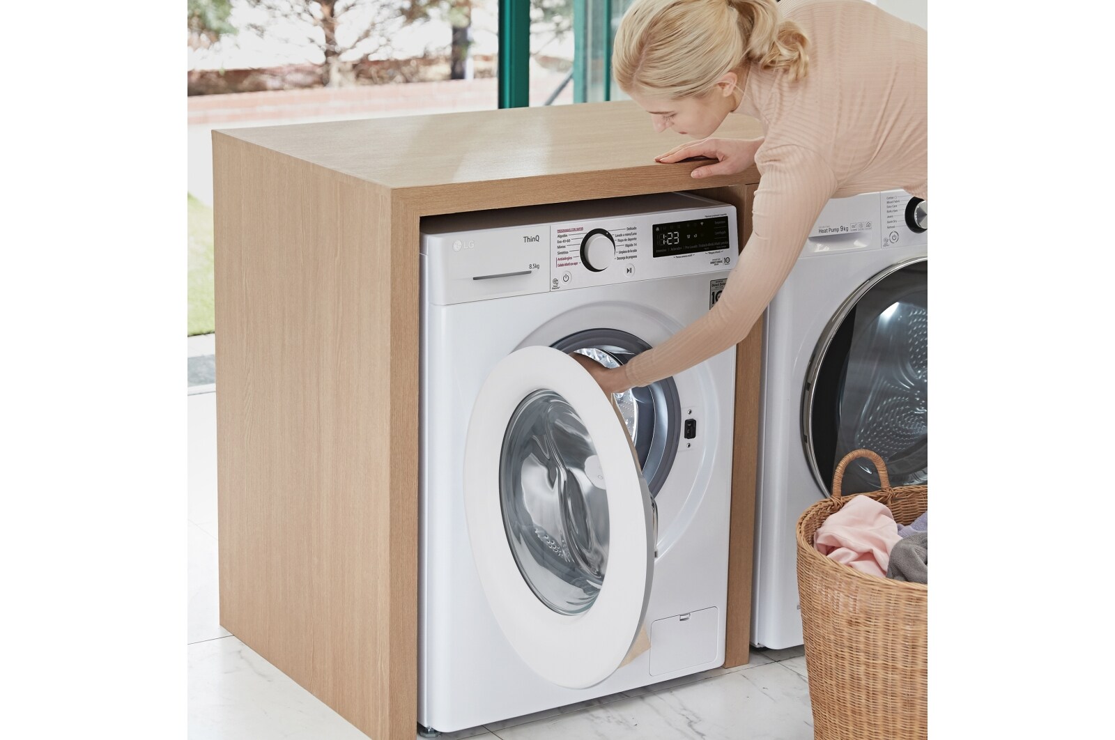 LG Lavadora inteligente AI Direct Drive<sup>TM</sup> con Vapor, 8,5kg, 1200 Clasificación A, Blanca, Serie 305, F2WV3058S3W