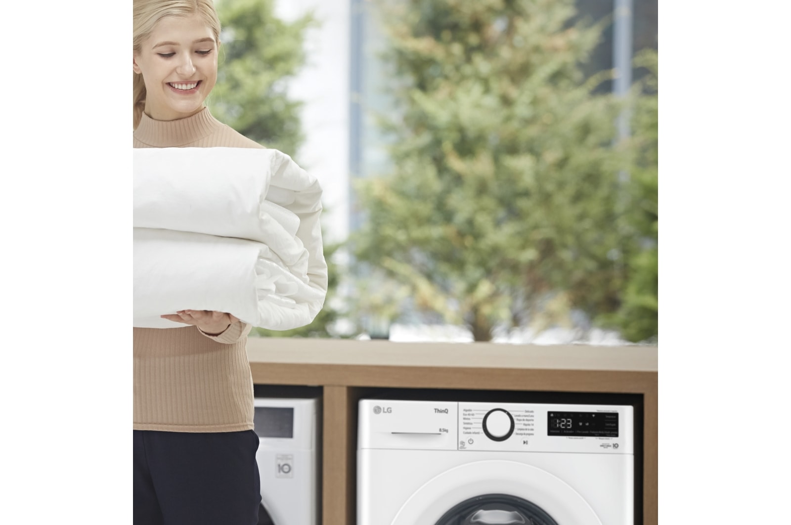 LG Lavadora inteligente AI Direct Drive<sup>TM</sup> con Vapor, 8,5kg, 1200 Clasificación A, Blanca, Serie 305, F2WV3058S3W