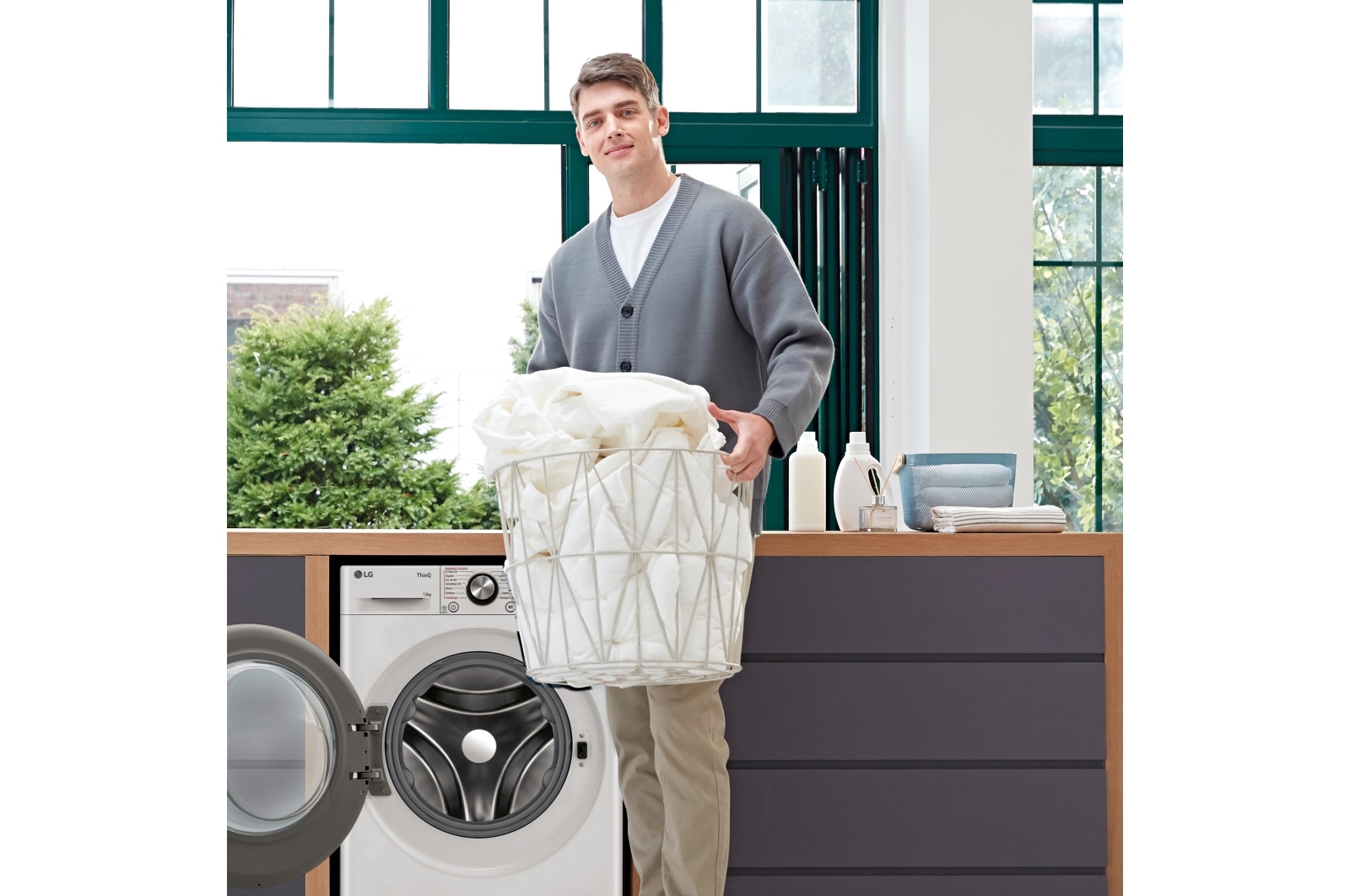 LG Outlet Lavadora inteligente AI Direct Drive. TurboWash 360º, Vapor+, 13kg , 1400rpm.Un 20% más eficiente que A, Serie 700, F4WR7013AGW.OUTLET