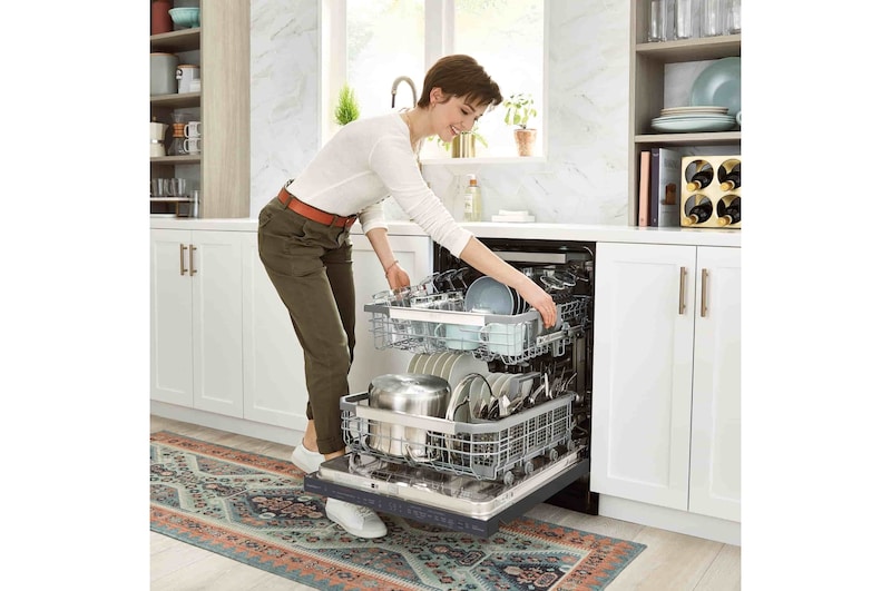 LG Lavavajillas LG QuadWash™ , TrueSteam,  Acero negro mate, clasificación  C, con lavado a vapor y tercera bandeja , DF455HMS