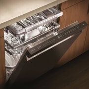 LG Lavavajillas LG QuadWash™ , TrueSteam,  Acero negro mate, clasificación  C, con lavado a vapor y tercera bandeja , DF455HMS