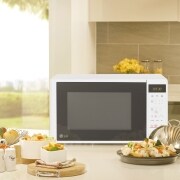 LG Microondas con grill de 700W, 19 litros de capacidad, tecnología I-Wave, menús automáticos, descongelación automática, modo ECO ON, color blanco y control táctil , MH6042DW