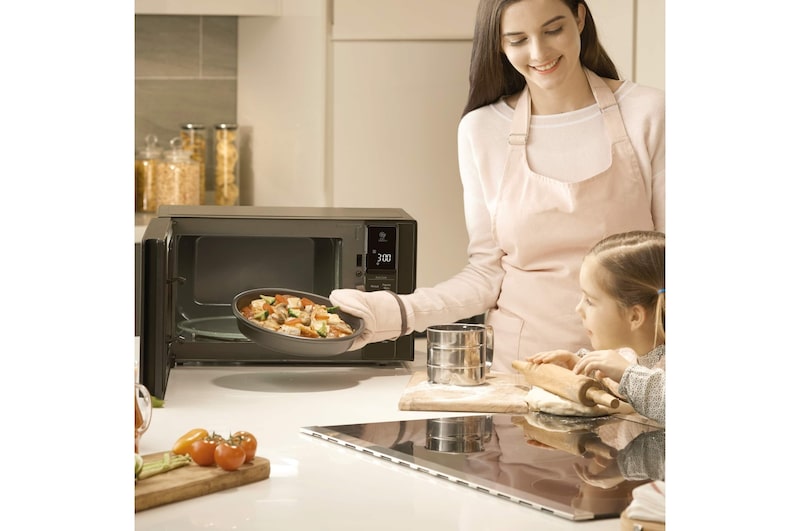 LG Microondas Grill Negro Smart Inverter 1000W de 23 litros, MH6336GIB