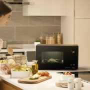 LG Microondas Grill Negro Smart Inverter 1000W de 23 litros, MH6336GIB