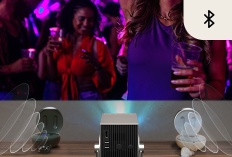 Imagen del proyector LG CineBeam Q con sonido envolvente