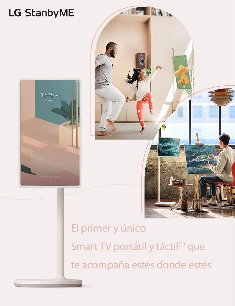 TV cerca del texto: &quot;El primer y único Smart TV portátil y táctil que te acompaña&quot;. El texto está escrito en color rosa oscuro. Hay dos imágenes interiores de estilo de vida recortadas en líneas curvas, cada una de las cuales muestra un televisor colocado en una sala de estudio y en una sala de estar. El logotipo de LG StanbyME aparece en la esquina superior derecha en la versión de escritorio y en la esquina superior izquierda en la versión móvil.