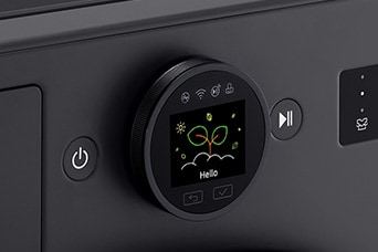 Primer plano de un panel de control de una lavadora LG.