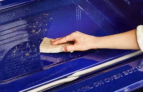 Esta imagen muestra una descripción detallada del interior de un horno