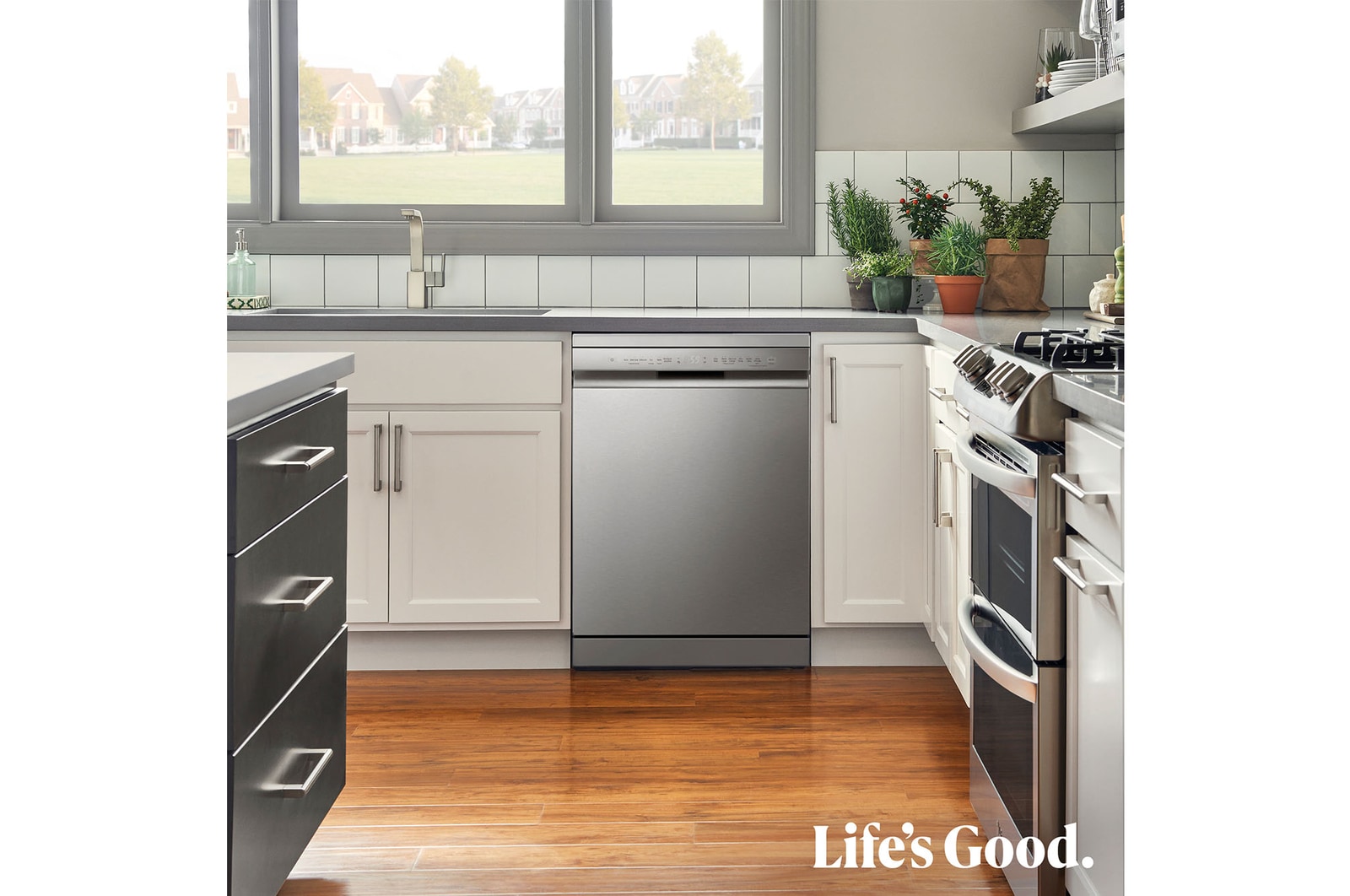 LG Lavavajillas Inox antihuellas con tecnología QuadWash™  , C, con tercera bandeja, DF355FP