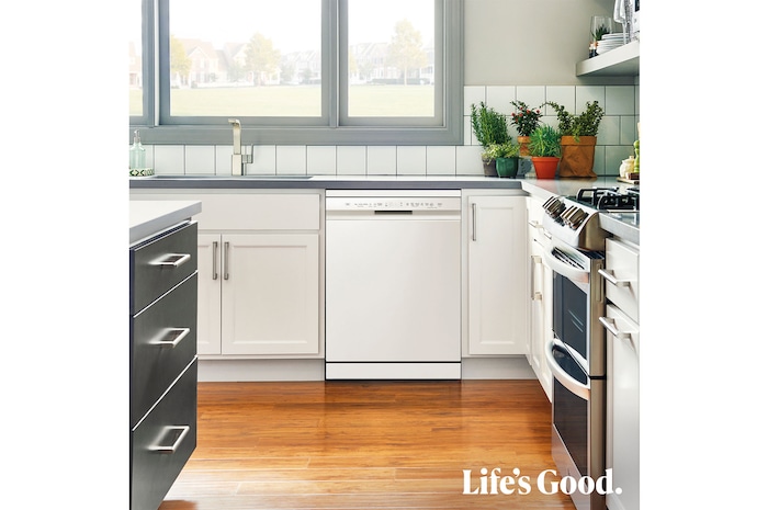 LG Lavavajillas blanco LG QuadWash<sup>TM</sup>, Direct Drive , C, con tercera bandeja, DF355FW