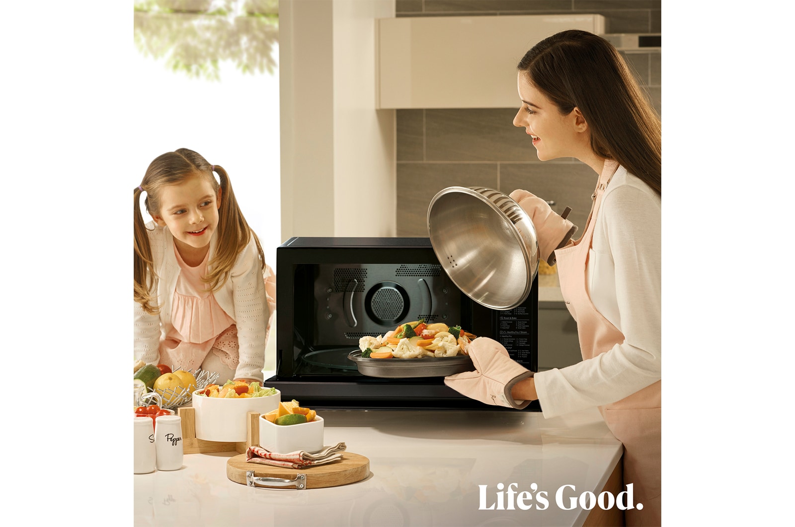 LG Horno Convección Microondas 4 en 1  Smart Inverter, con función freidora de aire,  color Negro 1100W de 39 litros, MJ3965BPS