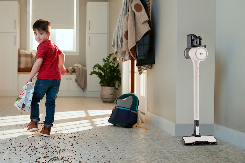 LG Aspirador escoba LG  Kompressor 220W succión, sistema de compresión de polvo, A9K-LITE1C