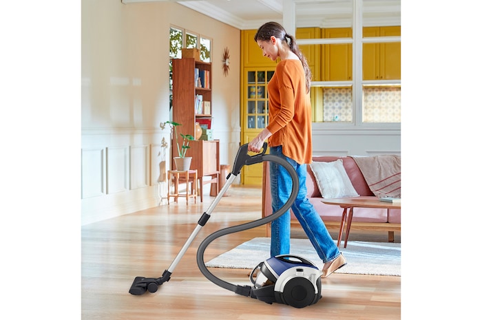 LG Aspirador sin bolsa  650W con sistema de compresión de polvo LG Kompressor, azul, VK8506NHAC