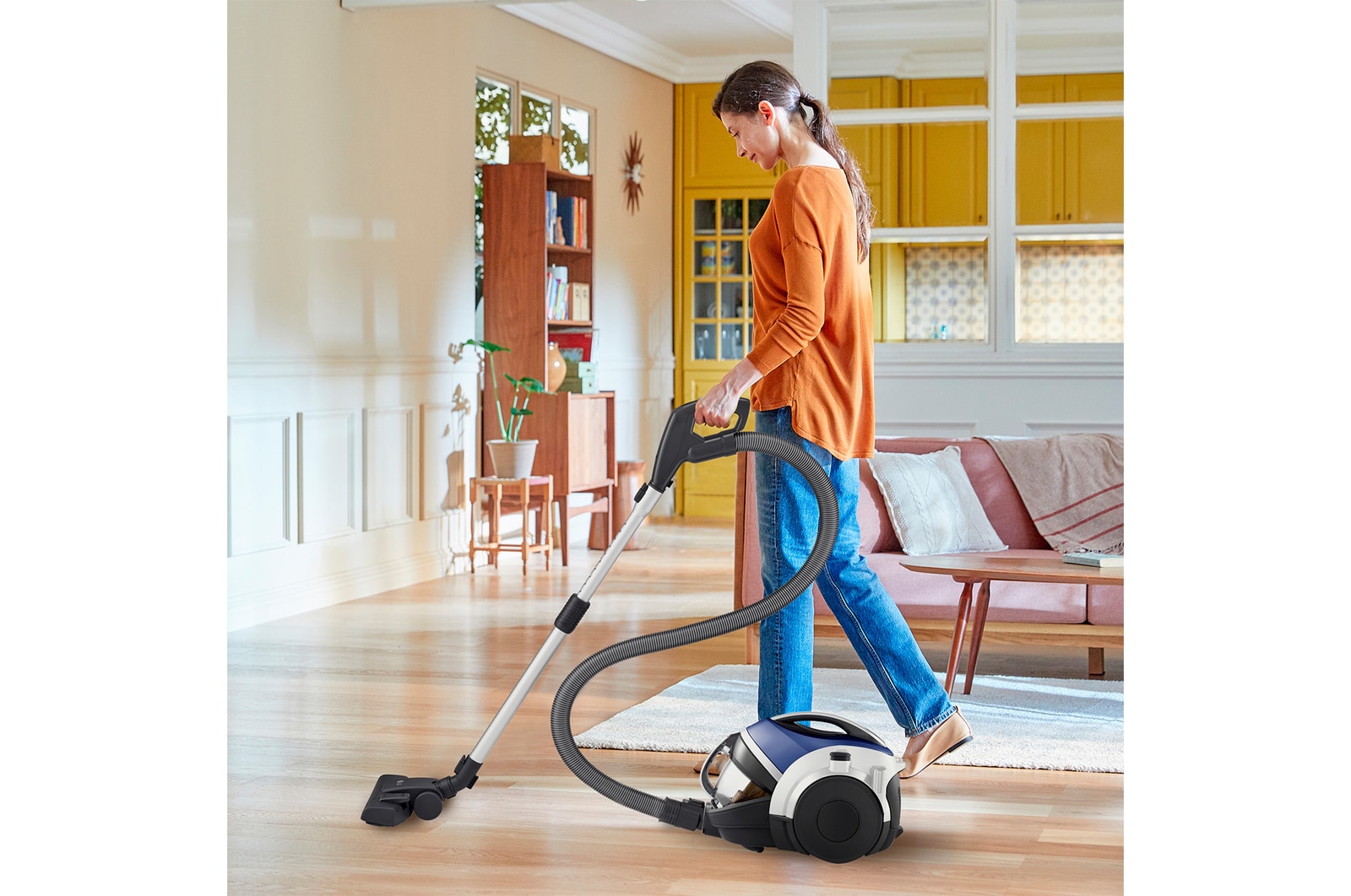 LG Aspirador sin bolsa  650W con sistema de compresión de polvo LG Kompressor, azul, VK8506NHAC