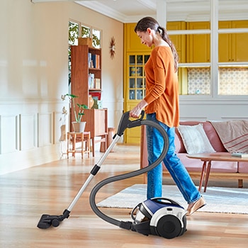 LG Aspirador sin bolsa  650W con sistema de compresión de polvo LG Kompressor, azul, VK8506NHAC