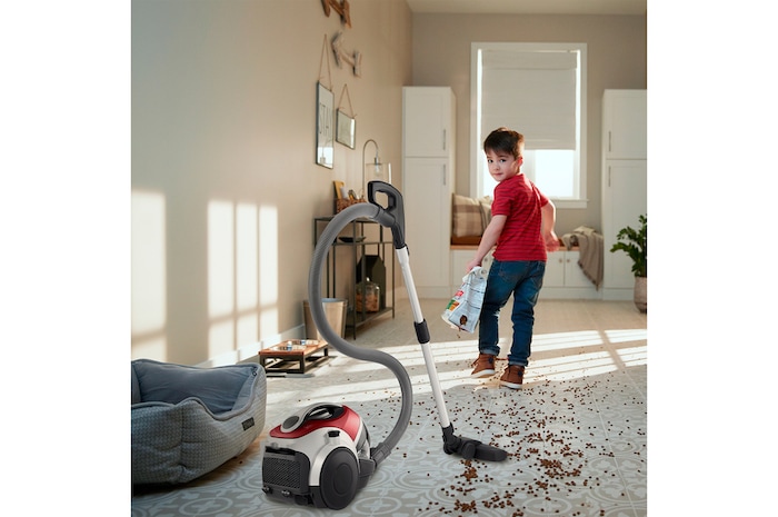 LG Aspirador sin bolsa 650W con sistema de compresión de polvo LG Kompressor, rojo, VK8506NHAG