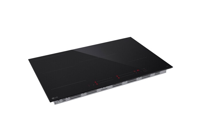 ThinQ_An image of an induction hob and a smartphone connected through ThinQ.