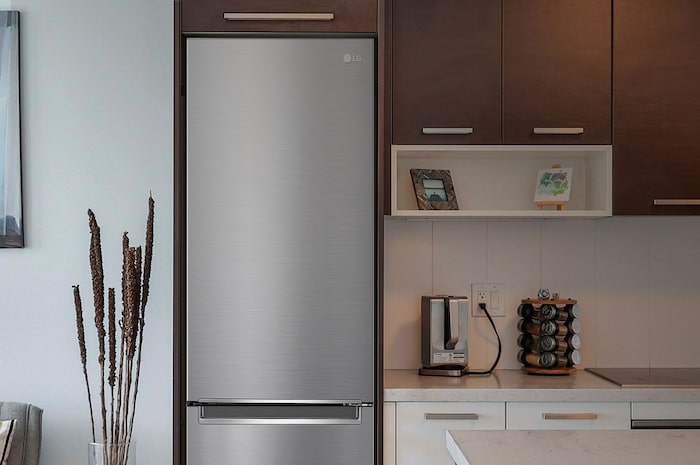 LG Frigorífico Combi 1,86m, Clasificación D, capacidad de 374l, Inox grafito , serie P-600 , GBP61DSPGN
