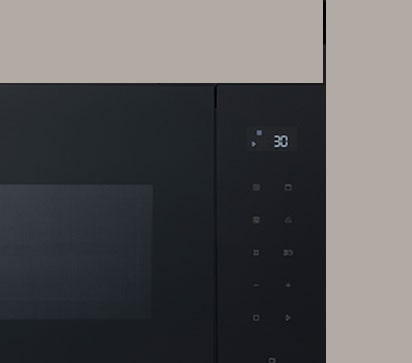 Pantalla LED blanca del horno microondas integrado.