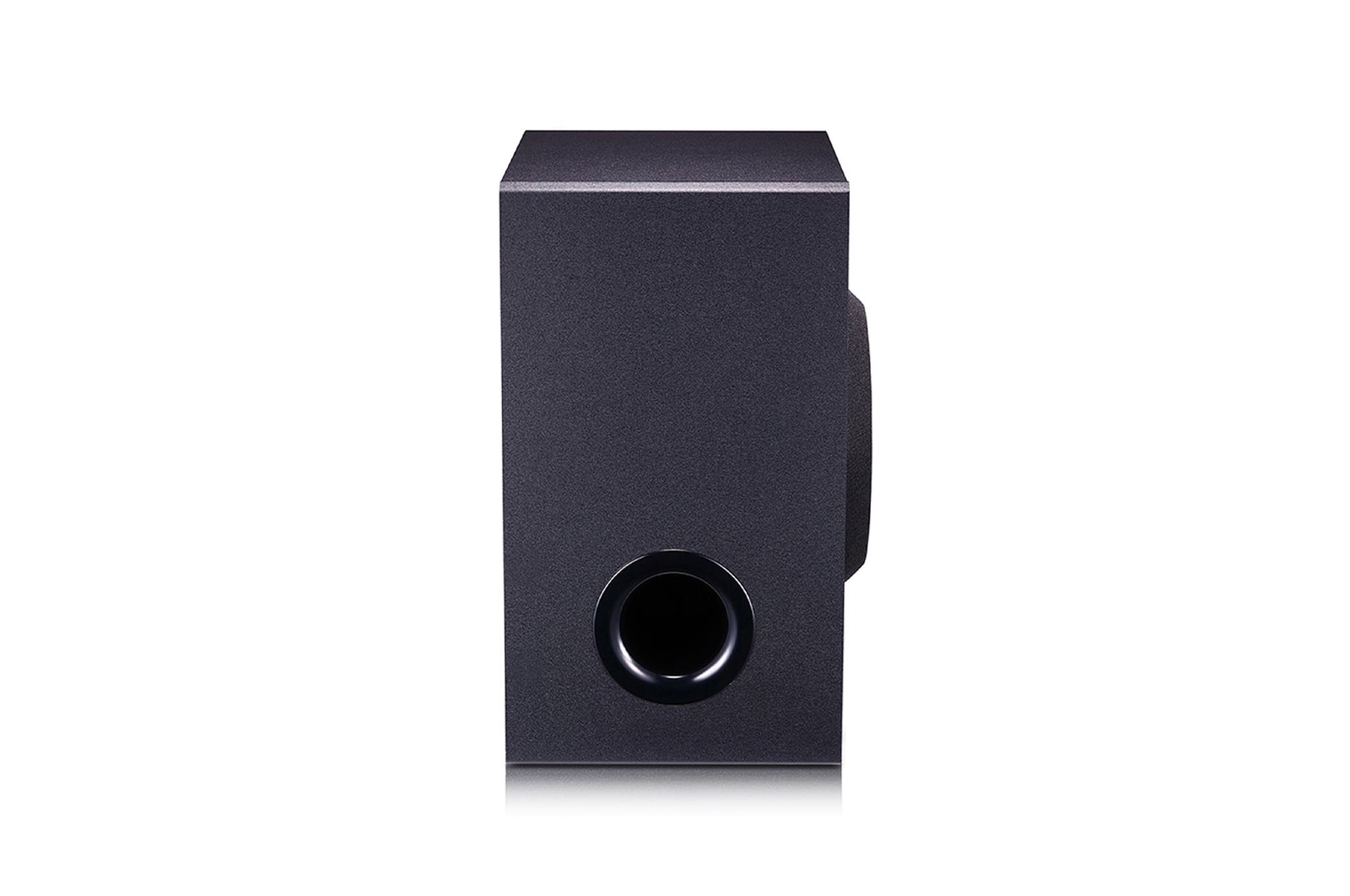 LG Barra de sonido LG SQC1 con 160W de potencia y 2.1 canales. Sonido envolvente Dolby Digital con bajos potentes. Conectividad Bluetooth, USB y entrada óptica. Completa tu televisor , SQC1