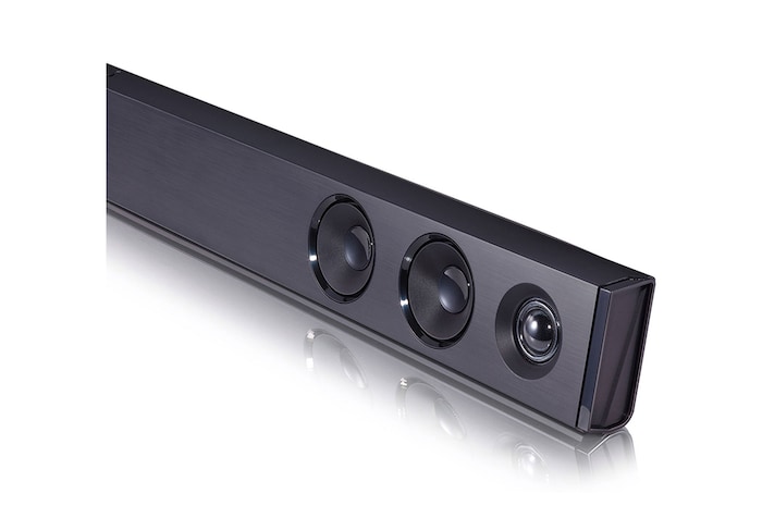 LG Barra de sonido Inteligente LG SQC2 con 300W de potencia y 2.1 canales. Sonido envolvente Dolby Digital con bajos potentes. Conectividad Bluetooth, USB y entrada óptica y App Android / iOS. Completa tu televisor con una barra de sonido con ajuste perfecto para TV de 43", SQC2