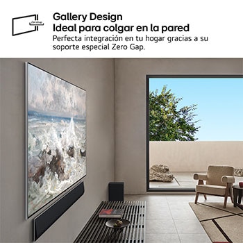 Un salón con una LG OLED TV montada en la pared. En el televisor se ve una cadena montañosa contra un cielo nocturno oscuro y lleno de estrellas. La escena está dividida por la mitad. Un lado muestra una versión más opaca y gris del paisaje denominada pantalla sin Perfect Black. El otro lado muestra una imagen más agradable con un rango más amplio y dinámico de blancos y negros. Esta pantalla está eqtiquetada como pantalla con Perfect Black. El logo de la certificación también es visible: la tecnología Perfect Black ofrece unos niveles de negro menores o iguales a 0,24 nit de hasta 500 lux. 
