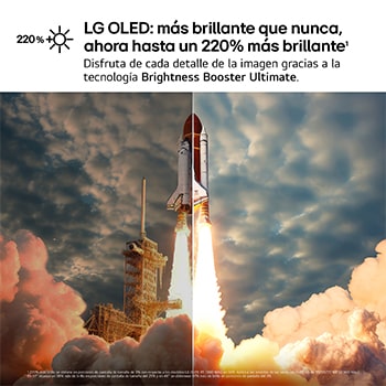 Un cohete espacial despega del suelo. La escena se divide en el medio, la mitad inferior es más oscura y apagada. La otra mitad muestra cómo la estela del cohete es notablemente brillante, demostrando lo brillantes que pueden ser las imágenes en una pantalla LG OLED TV con la estructura emisora de luz y la arquitectura de control de iluminación de Brightness Booster Max.