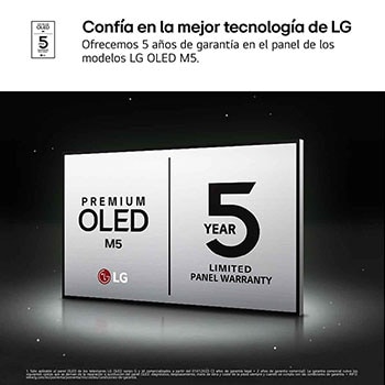 Primer plano de una pantalla de televisor LG OLED TV que muestra cómo funciona la búsqueda con IA. Se abre una pequeña ventana de chat que muestra la consulta del usuario sobre los partidos de deporte que están disponibles. AI search responde por chat y muestra miniaturas de los diferentes tipos de contenidos disponibles. También aparece un mensaje para preguntarle a Microsoft Copilot. 