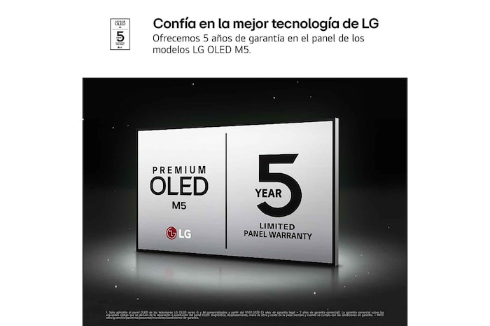 Primer plano de una pantalla de televisor LG OLED TV que muestra cómo funciona la búsqueda con IA. Se abre una pequeña ventana de chat que muestra la consulta del usuario sobre los partidos de deporte que están disponibles. AI search responde por chat y muestra miniaturas de los diferentes tipos de contenidos disponibles. También aparece un mensaje para preguntarle a Microsoft Copilot. 
