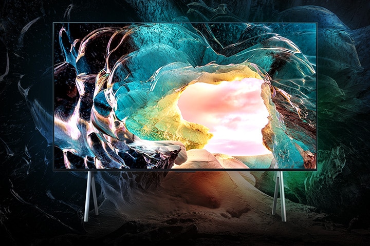 Pantalla de un televisor LG OLED M5 que muestra el interior de una cueva que mira hacia el cielo. Detalle es impresionante con calidad 4K sin pérdidas visuales. 