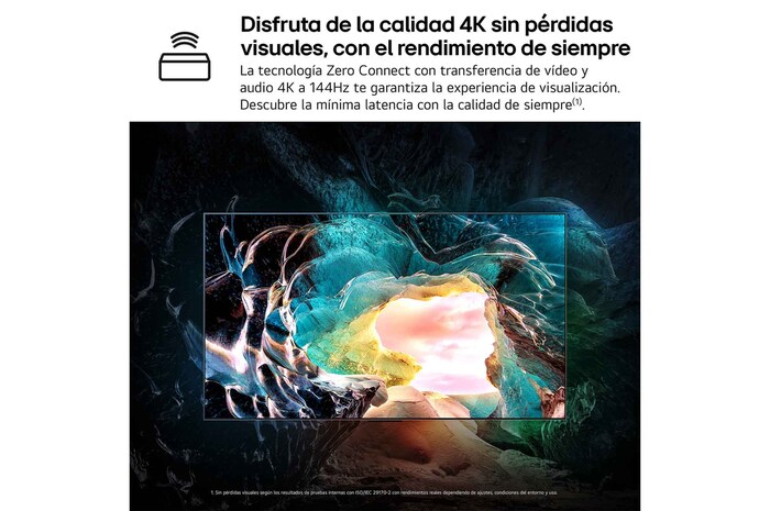 Espacio de sala de estar con un televisor LG OLED montado en la pared. En el televisor hay una cadena montañosa contra un oscuro cielo vespertino lleno de estrellas. Esta escena está dividida en dos para mostrar cómo el Perfect Black ofrece niveles de negro verdaderos ya sea que esté brillante o oscuro a tu alrededor. Un lado de la escena muestra una versión más apagada y gris del paisaje etiquetada como Pantalla mate. En el otro lado hay una imagen más agradable con un rango dinámico mayor de negros y blancos. Esta está etiquetada como Pantalla Perfect Black. También es visible el logotipo de certificación, la Tecnología Perfect Black proporciona niveles de negro menores o iguales a 0.24 nit hasta 500 lux. Una burbuja de texto está a su lado y dice, verifica la marca de certificación Perfect Black.