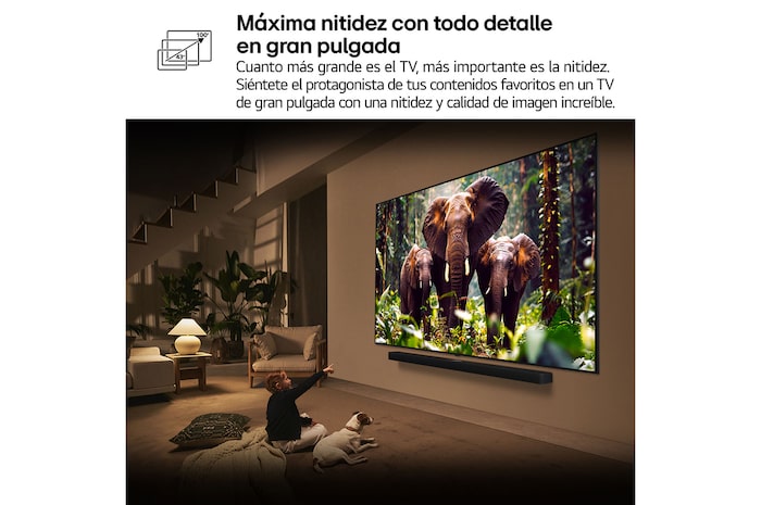 Una niña y un perro están sentados frente a un televisor LG QNED TV montado en una pared con una barra de sonido LG Soundbar. En pantalla muestra a tres elefantes caminando hacia adelante. El título hace referencia a cómo cada acción es más emocionante en una pantalla gigante.