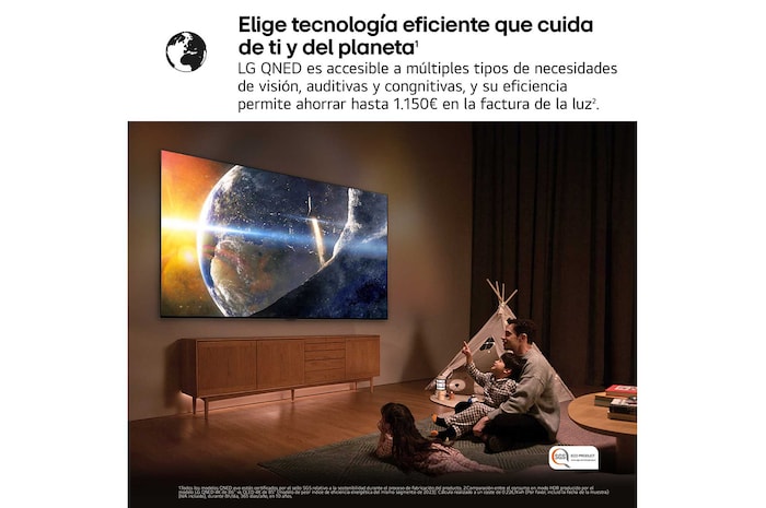 Una niña y un perro están sentados frente a un televisor LG QNED TV montado en una pared con una barra de sonido LG Soundbar. En pantalla muestra a tres elefantes caminando hacia adelante. El título hace referencia a cómo cada acción es más emocionante en una pantalla gigante.