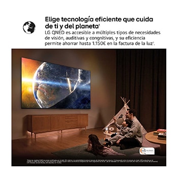 Una niña y un perro están sentados frente a un televisor LG QNED TV montado en una pared con una barra de sonido LG Soundbar. En pantalla muestra a tres elefantes caminando hacia adelante. El título hace referencia a cómo cada acción es más emocionante en una pantalla gigante.