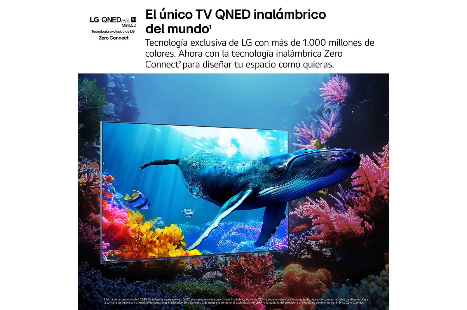 Un salón poco iluminado con una pantalla de juegos en el QNED9M. La Zero Connect Box está debajo de una mesa de centro. El texto habla sobre juegos ultrarreactivos 144Hz inalámbricos con baja latencia.