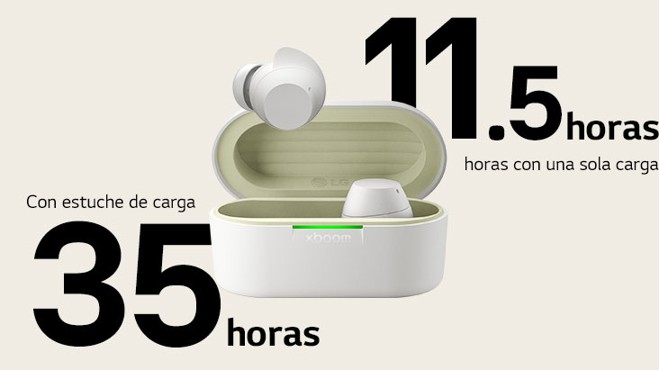 Un estuche blanco de xboom Buds está colocado con su luz encendida y con un par de auriculares dentro.