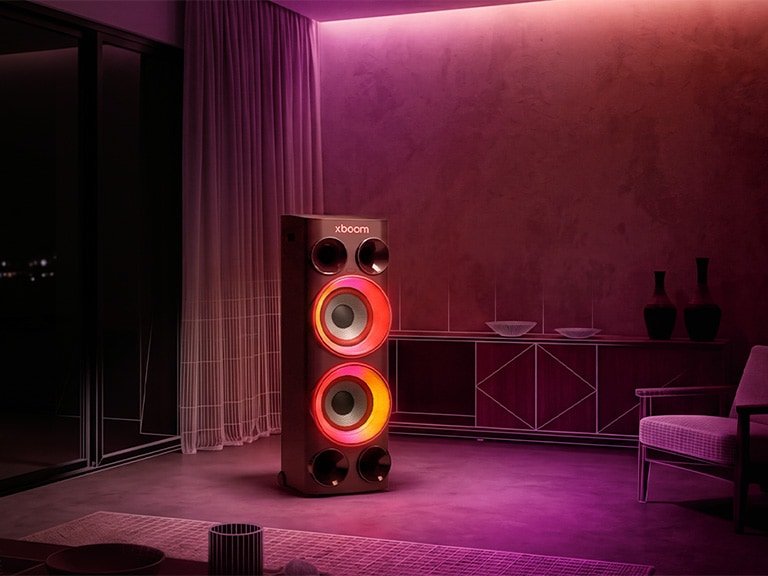 Altavoz de fiesta LG xboom Power 9000 con Space Calibration Pro para un sonido personalizado en un salón espacioso