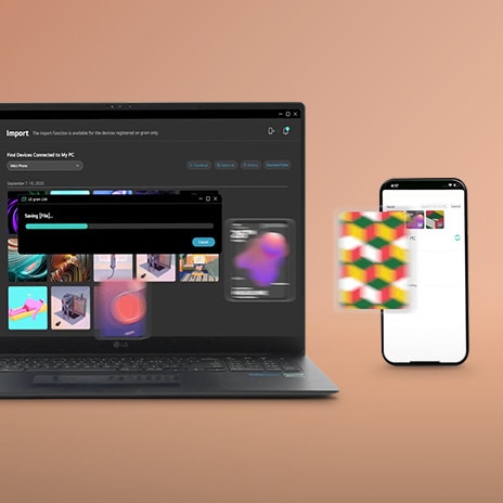 Esta imagen muestra un portátil y un smartphone compartiendo archivos de forma inalámbrica. La pantalla del portátil muestra una ventana de progreso de la transferencia de archivos, mientras que la pantalla del smartphone muestra una galería de los archivos recibidos. A mitad de la transferencia aparece un icono de archivo borroso y colorido, que ilustra el proceso de compartición inalámbrica.