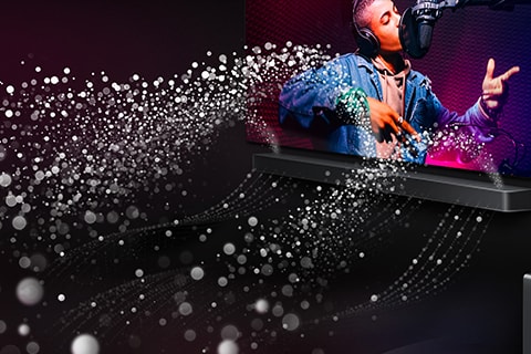Imagen de un LG TV y una LG Soundbar reproduciendo una actuación musical en una habitación oscura. Gotas blancas que representan ondas sonoras salen disparadas hacia arriba y hacia adelante desde la Soundbar.