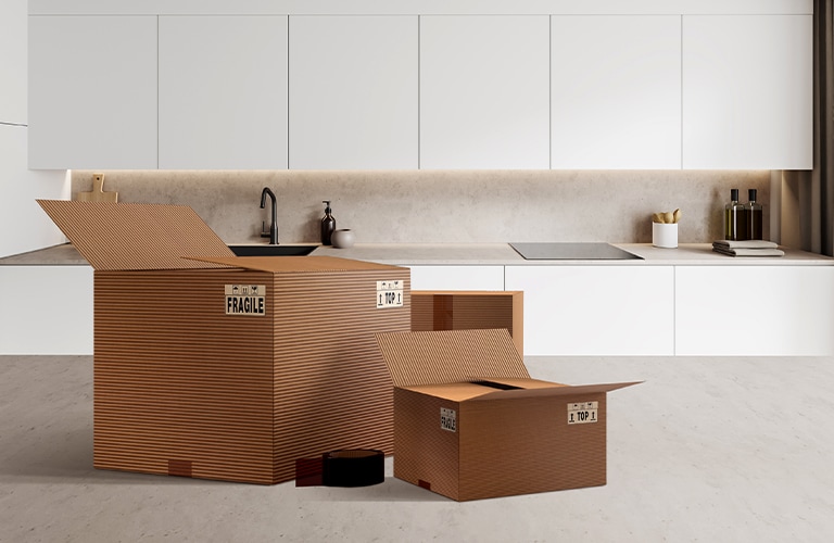 Image de boîtes en carton sur la table de la cuisine.