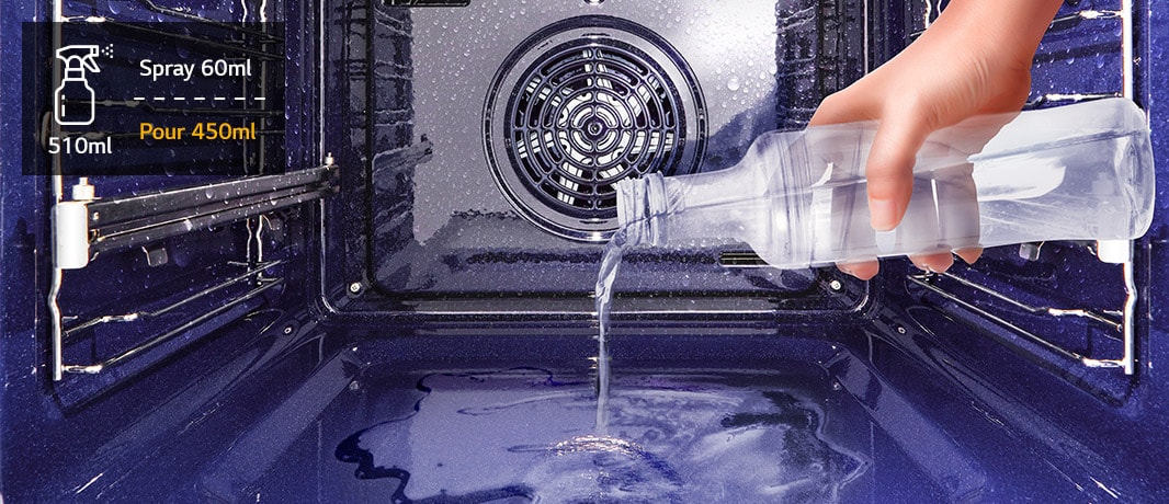 Image de l'écoulement de l'eau restante du nébuliseur sur la fond du four.