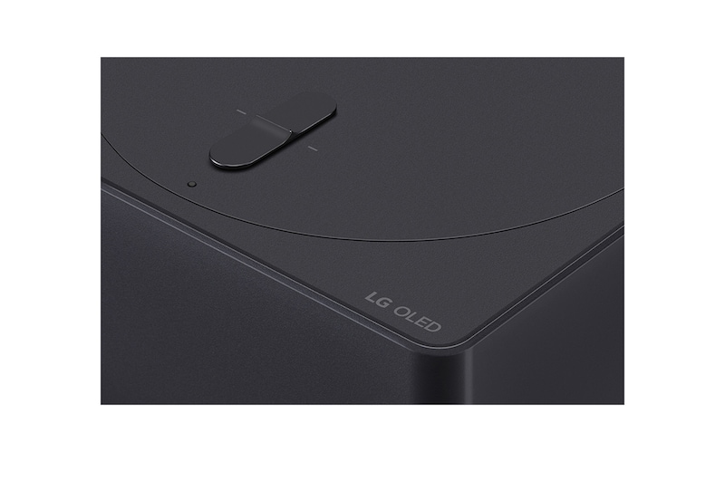 Gros plan légèrement incliné du boîtier Zero Connect Box avec le logo LG OLED sur le bord