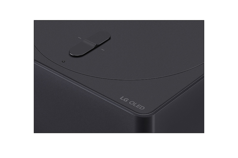 Gros plan légèrement incliné du boîtier Zero Connect Box avec le logo LG OLED sur le bord