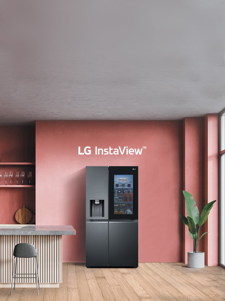 Réfrigerateur LG InstaVIew au milieu d'une cuisine